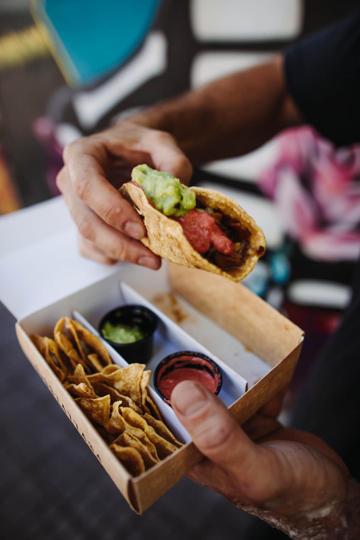 Mesa servida para evento en La Chingada